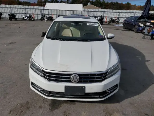 2017 VOLKSWAGEN PASSAT SE  