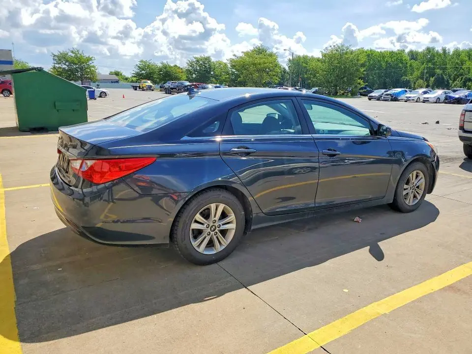 2011 HYUNDAI SONATA GLS  