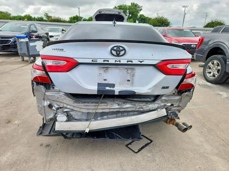 2019 TOYOTA CAMRY SE  