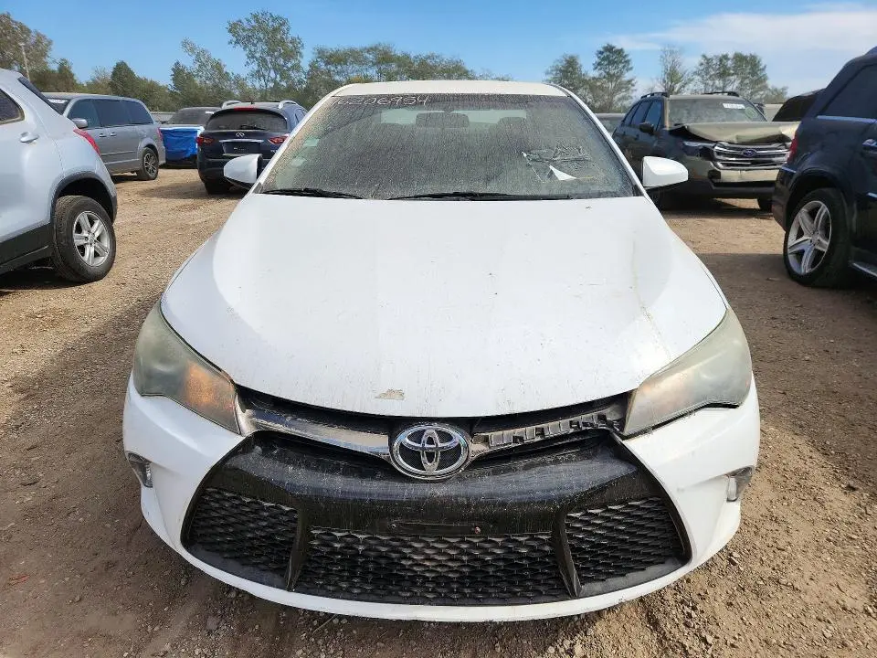 2016 TOYOTA CAMRY SE  