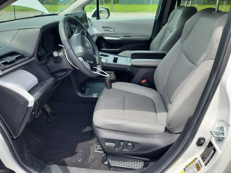 2025 TOYOTA SIENNA XLE 8-PASSENGER  