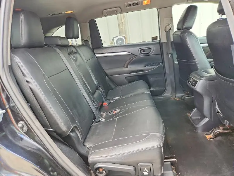 2015 TOYOTA HIGHLANDER LE  