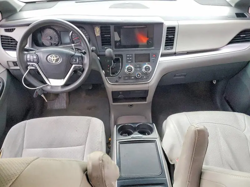 2015 TOYOTA SIENNA LE  