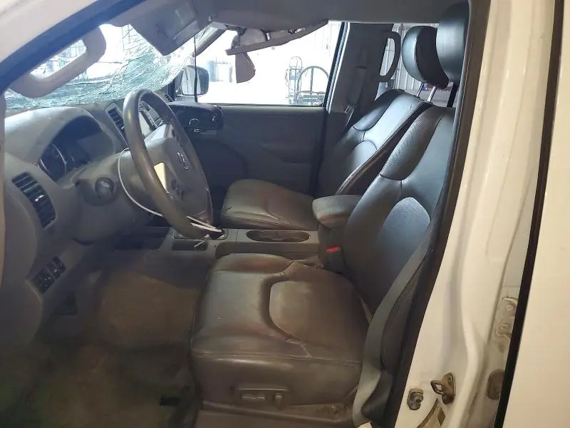 2015 NISSAN FRONTIER SL  