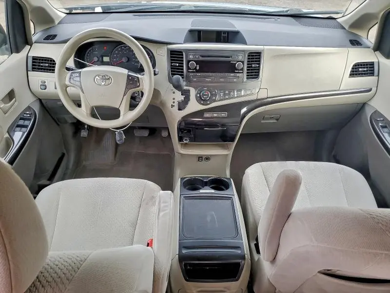 2014 TOYOTA SIENNA LE  