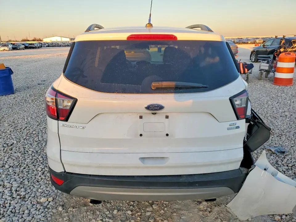 2018 FORD ESCAPE SE  