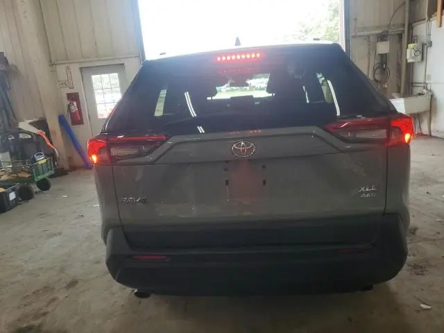 2021 TOYOTA RAV4 XLE  