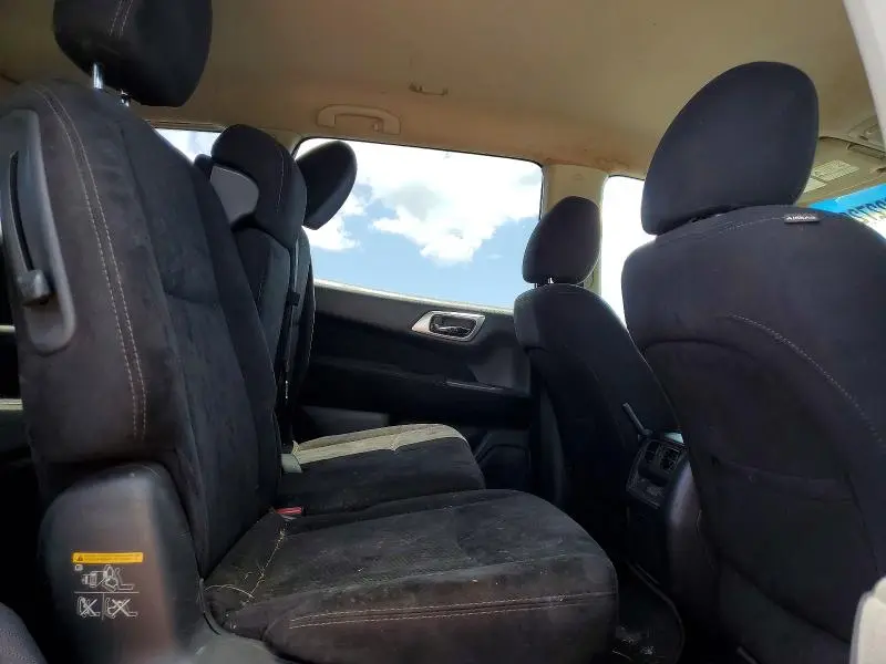 2015 NISSAN PATHFINDER SV  