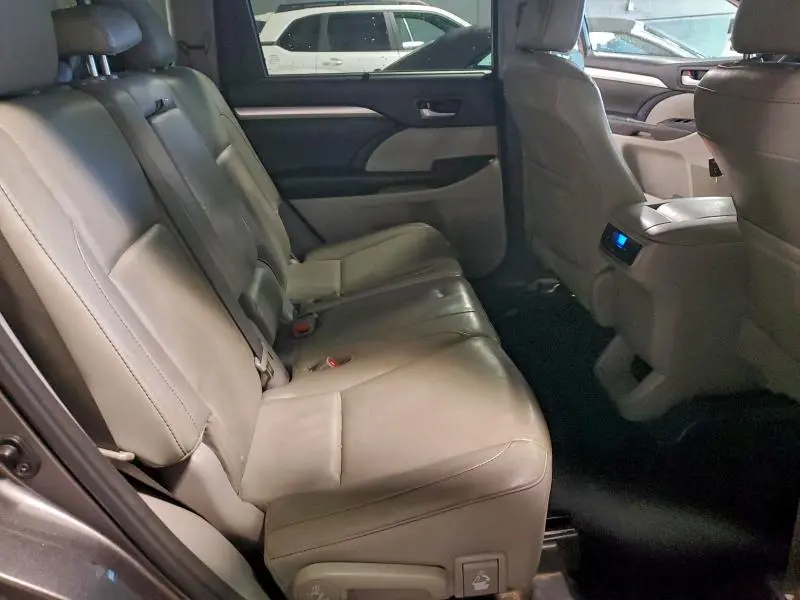 2016 TOYOTA HIGHLANDER XLE  