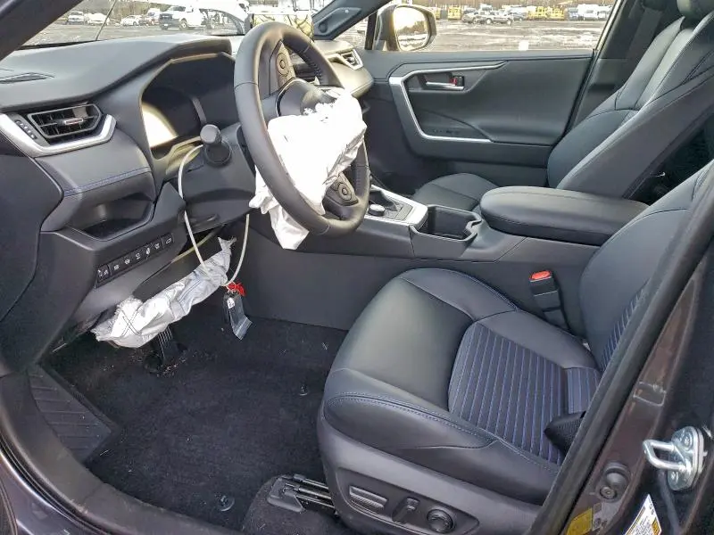 2025 TOYOTA RAV4 XSE  