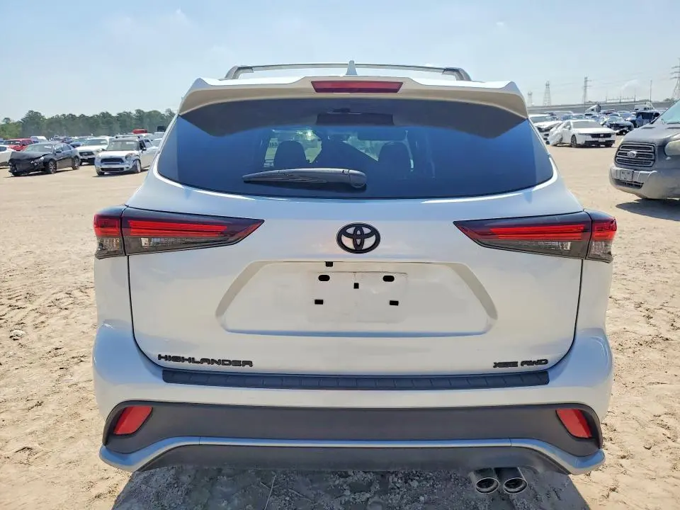 2025 TOYOTA HIGHLANDER LE  