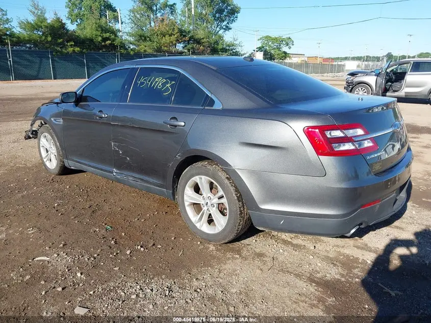 2018 FORD TAURUS SE