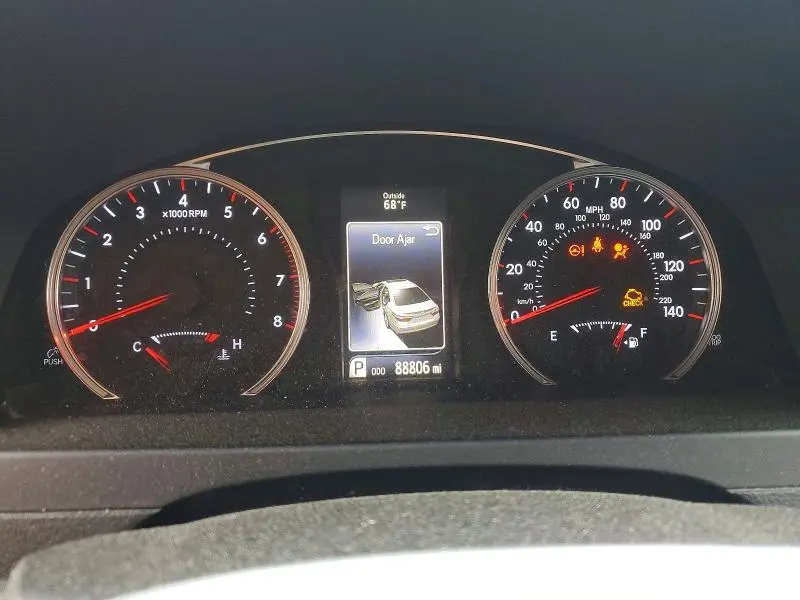 2015 TOYOTA CAMRY SE  