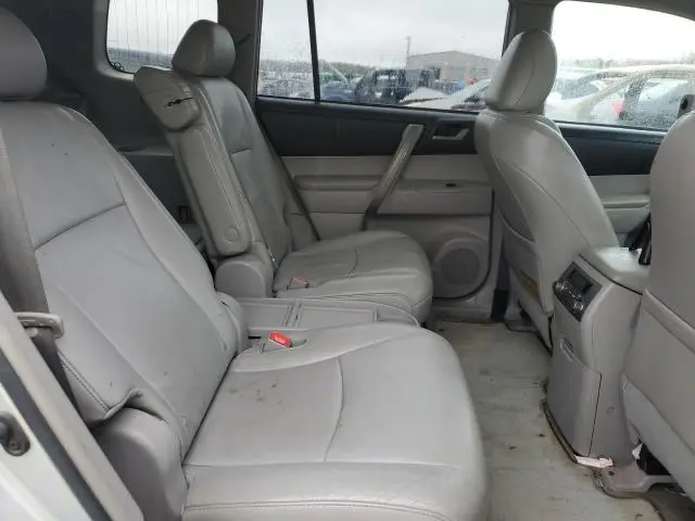 2010 TOYOTA HIGHLANDER SE  