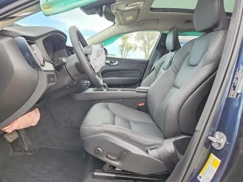 2025 VOLVO XC60 PLUS  