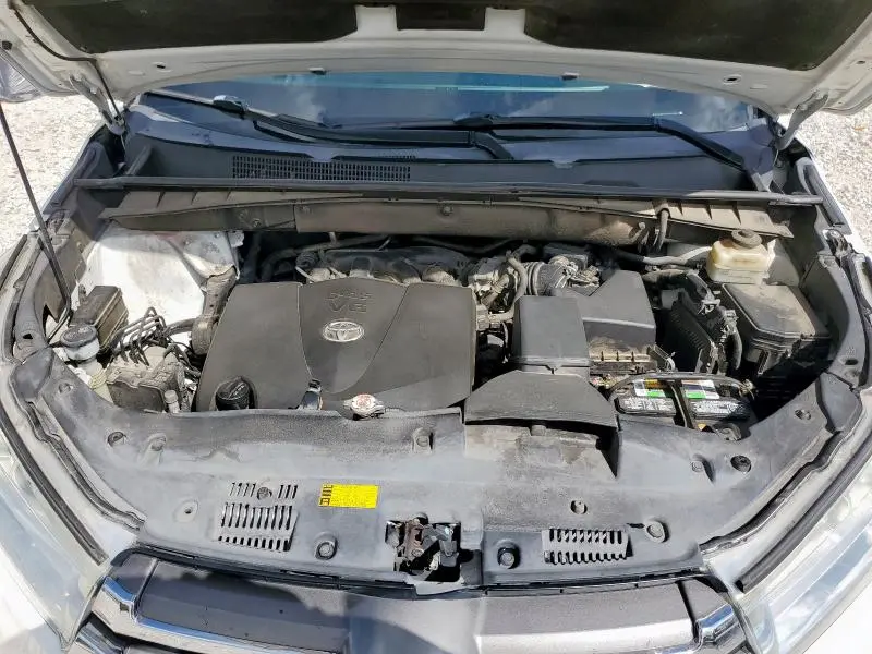 2017 TOYOTA HIGHLANDER LE  