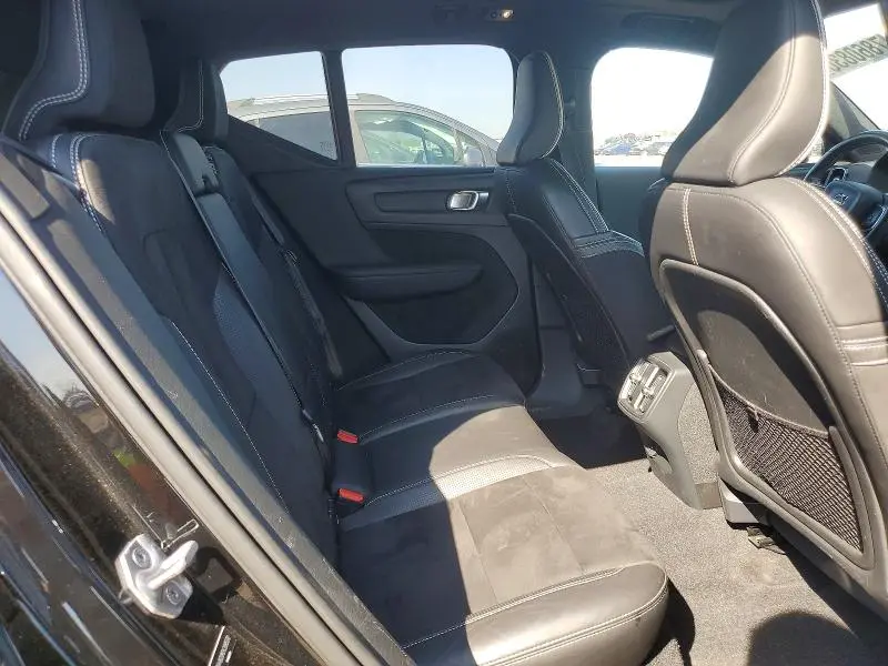2019 VOLVO XC40 T5 R-DESIGN  