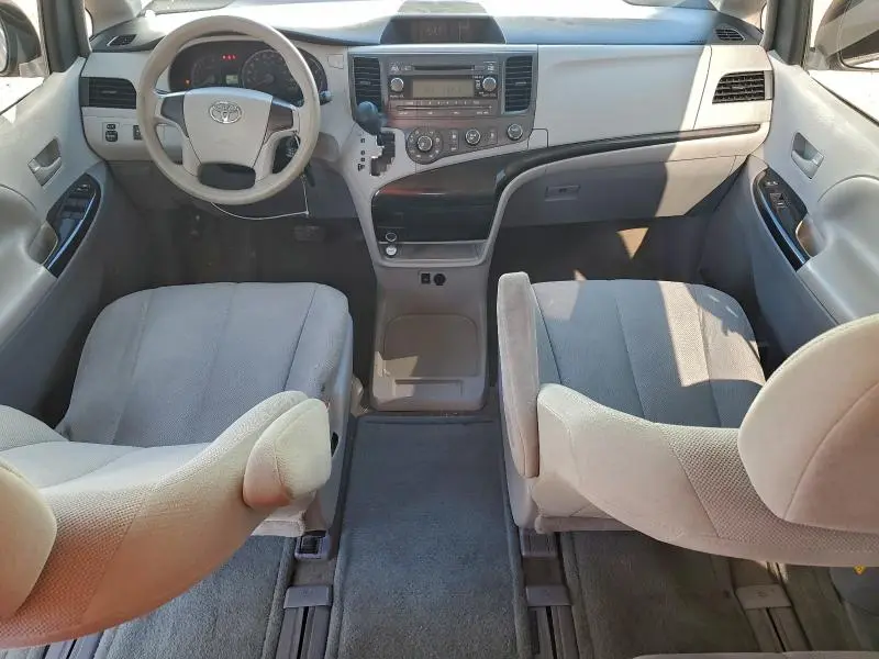 2013 TOYOTA SIENNA   