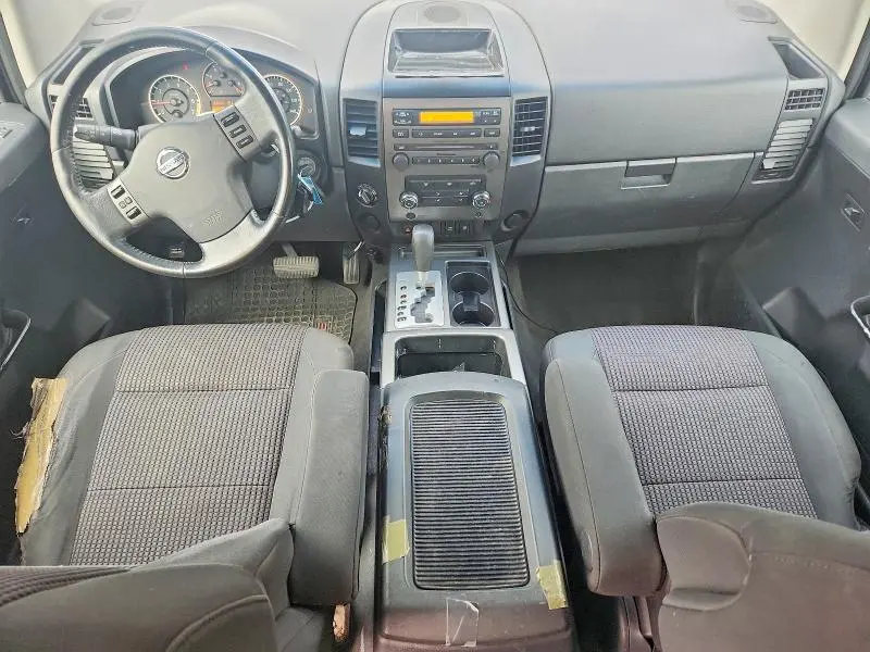 2010 NISSAN TITAN SE  
