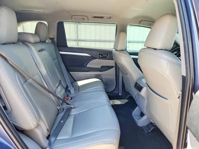 2019 TOYOTA HIGHLANDER LE  