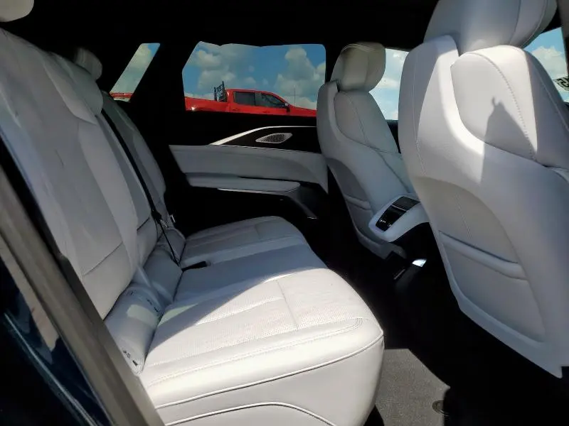 2025 CADILLAC LYRIQ LUXURY  