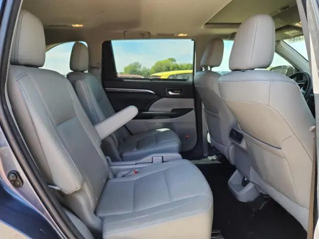 2016 TOYOTA HIGHLANDER LIMITED  