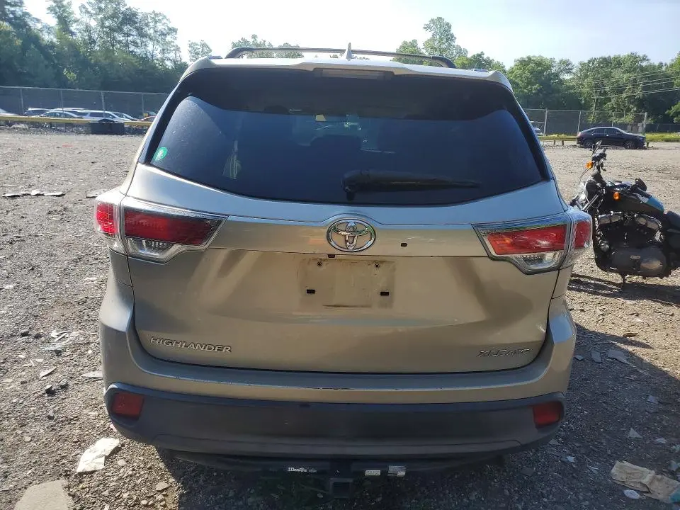 2016 TOYOTA HIGHLANDER XLE  