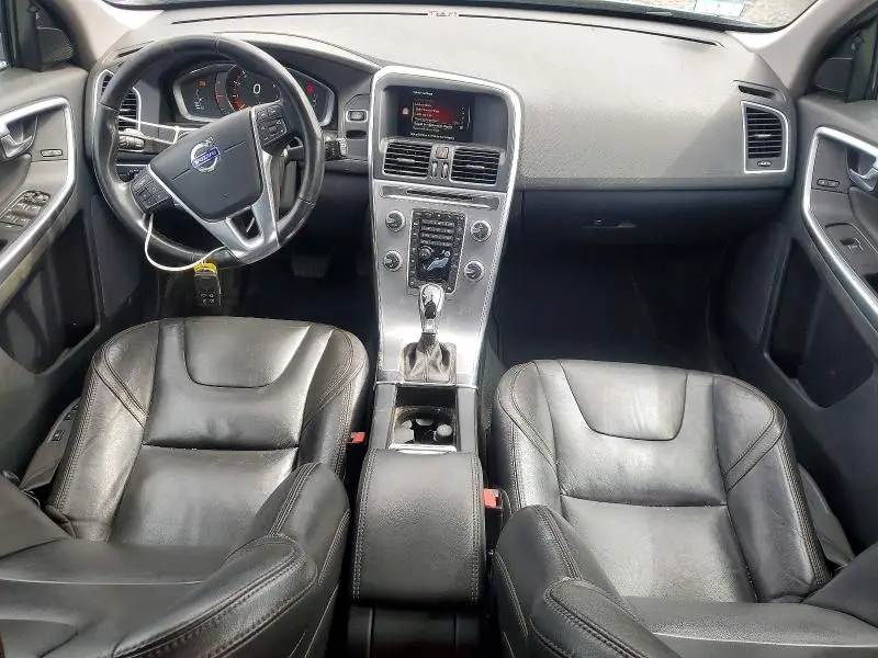 2017 VOLVO XC60 T6 DYNAMIC  
