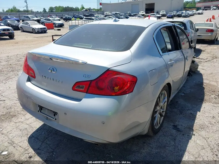 2013 INFINITI G37 JOURNEY