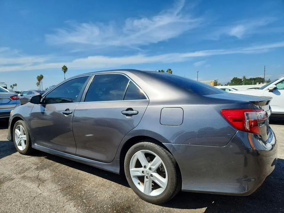 2013 TOYOTA CAMRY SE  