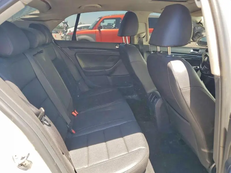 2010 VOLKSWAGEN JETTA SE  