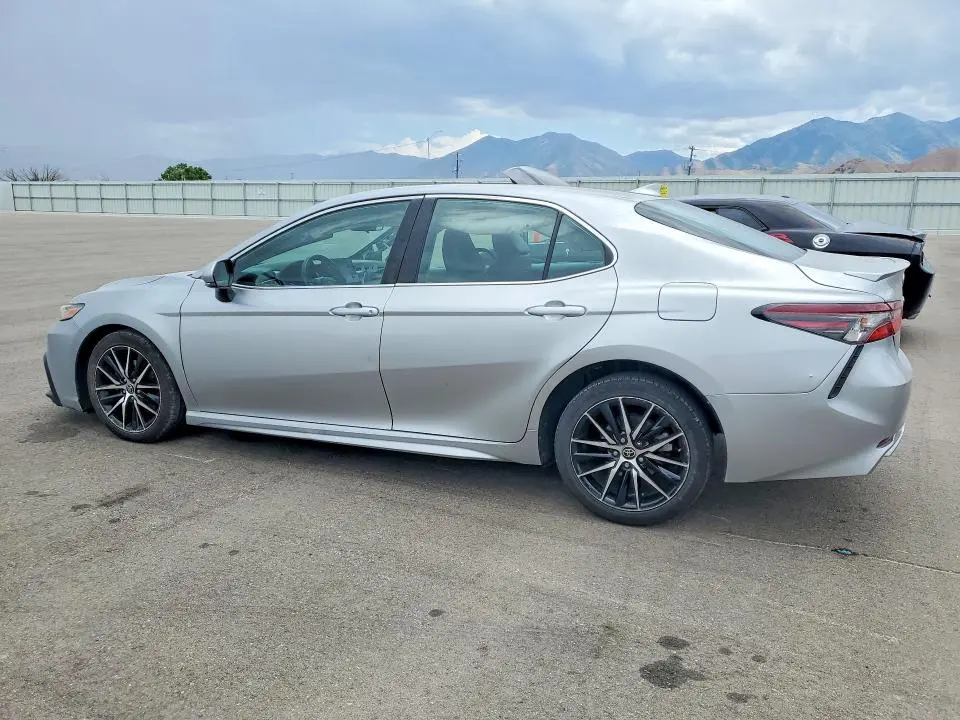 2022 TOYOTA CAMRY SE  