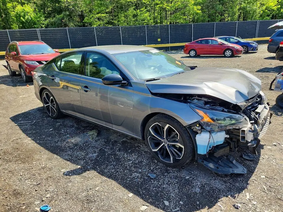 2024 NISSAN ALTIMA SR  