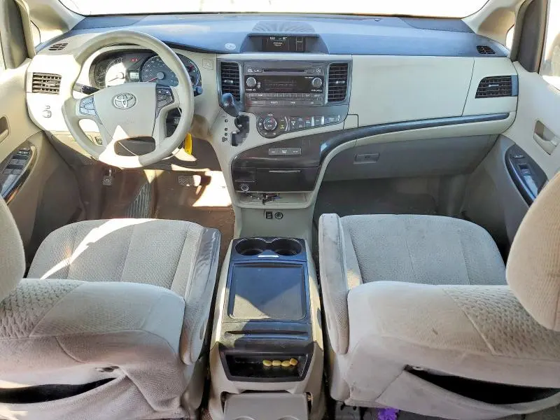 2014 TOYOTA SIENNA LE  