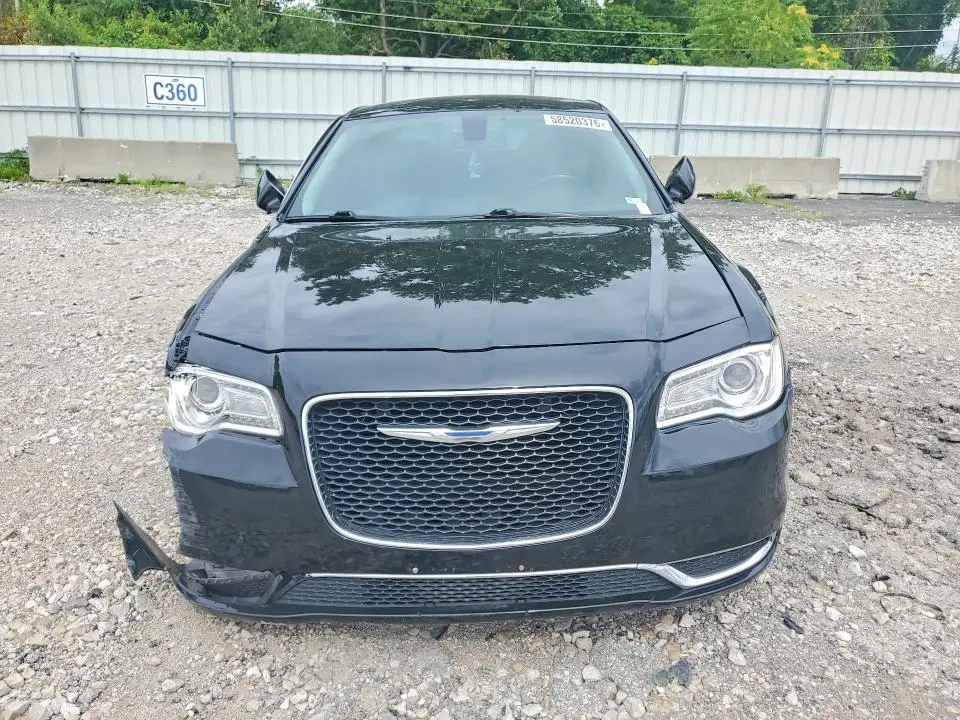 2017 CHRYSLER 300 LIMITED  