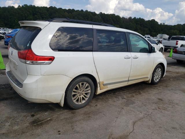 2014 TOYOTA SIENNA XLE