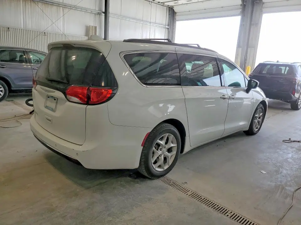 2017 CHRYSLER PACIFICA TOURING L  