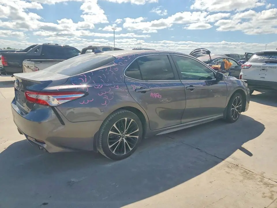 2020 TOYOTA CAMRY SE  