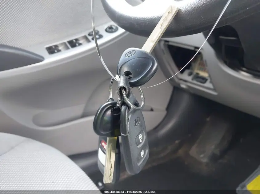 2013 HYUNDAI ACCENT GLS/GS