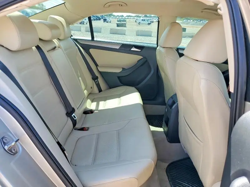 2015 VOLKSWAGEN JETTA SE  