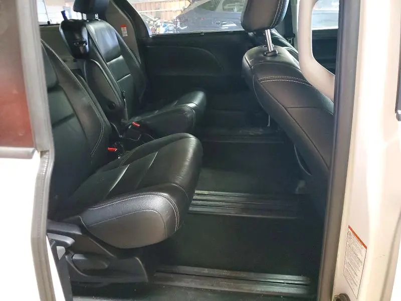 2018 TOYOTA SIENNA SE 8-PASSENGER  