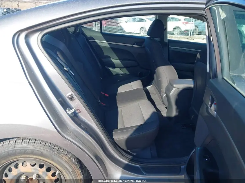 2018 HYUNDAI ELANTRA SE