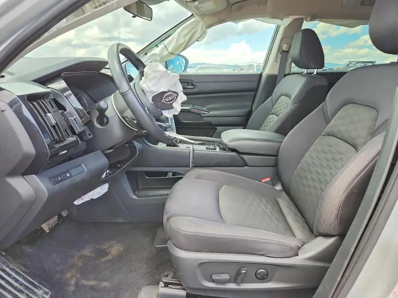 2024 NISSAN PATHFINDER SV  