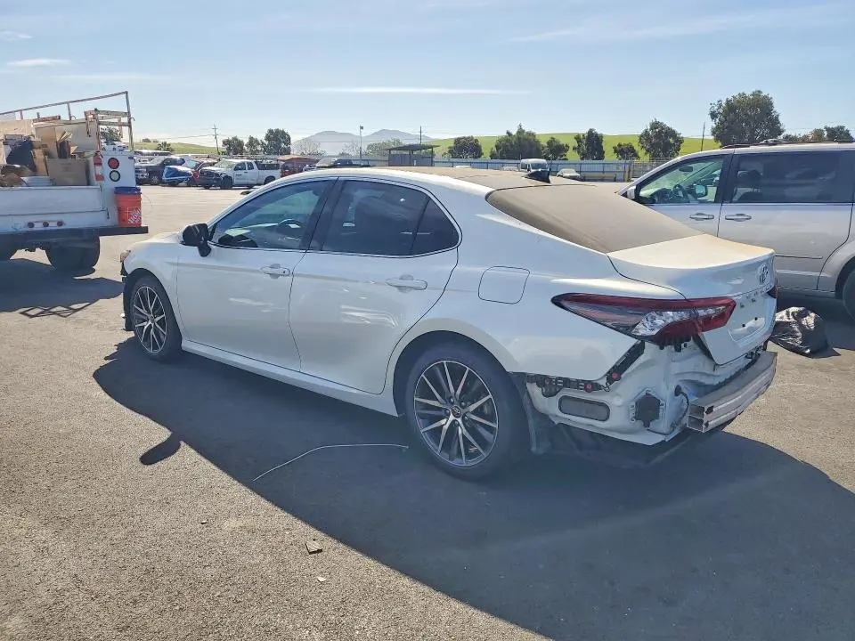 2023 TOYOTA CAMRY XLE  
