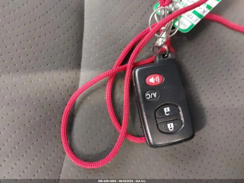 2014 TOYOTA PRIUS PLUG-IN  