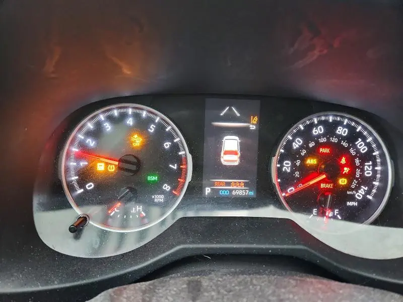 2021 TOYOTA RAV4 XLE  