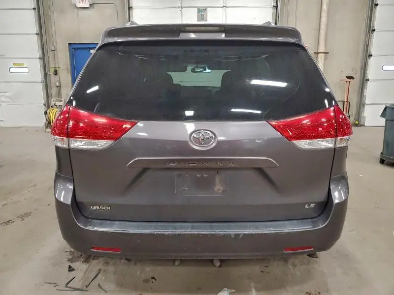2011 TOYOTA SIENNA LE  