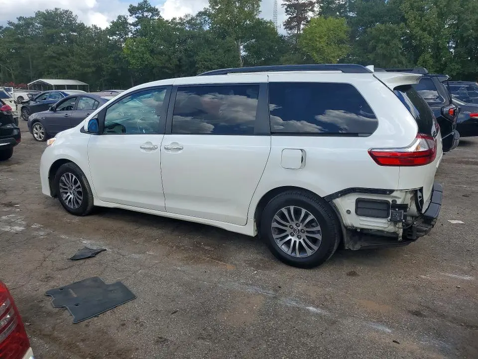 2018 TOYOTA SIENNA XLE 8-PASSENGER  