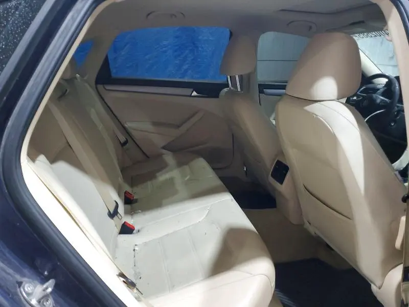 2015 VOLKSWAGEN PASSAT SE  