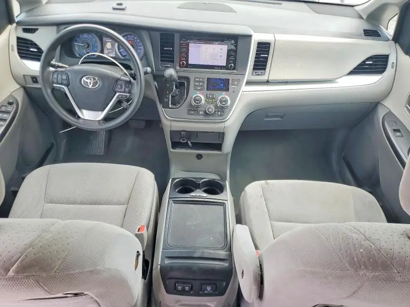2020 TOYOTA SIENNA LE  